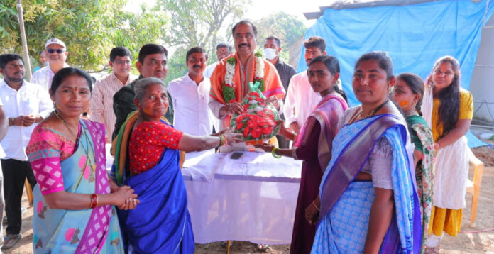 మహిళలు అన్ని రంగాల్లో ముందుండాలి: ఎమ్మెల్యే