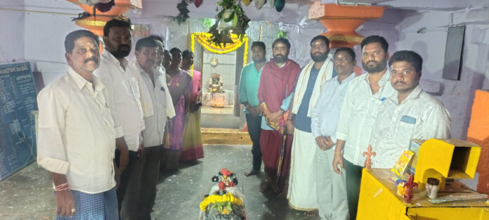 Worship at the Ibrahim Nagar Shiva Temple