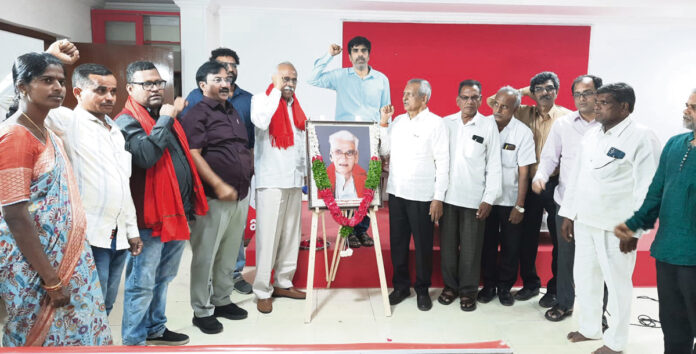 ధర్మభిక్షం ఆదర్శప్రాయుడు