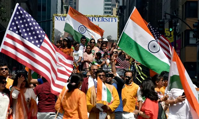 టెక్సాస్లో భారతీయులపై జాతి వివక్ష వ్యాఖ్యలు..