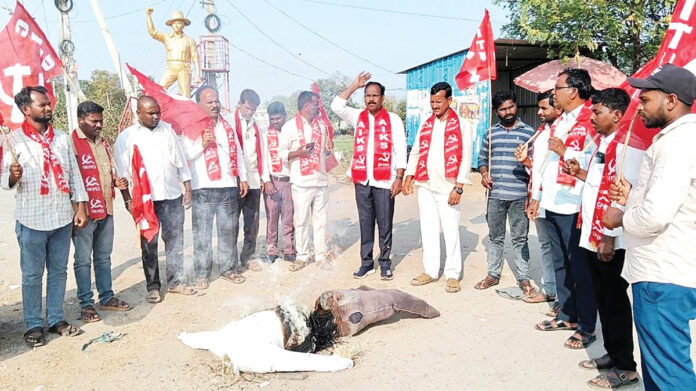 The free trade agreement with the United States should be cancelled.