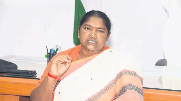 మహిళల సమగ్రాభివృద్ధికి కృషి