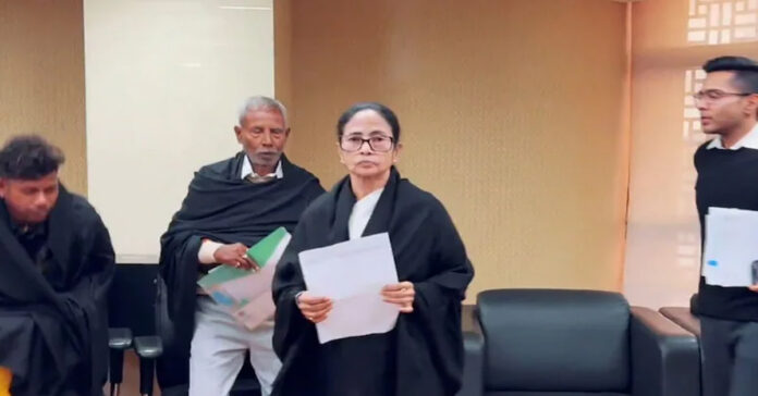 ఈసీ ప్రధాన కమిషనర్పై ‘అభిశంసన’కు మమతా బెనర్జీ సన్నాహాలు