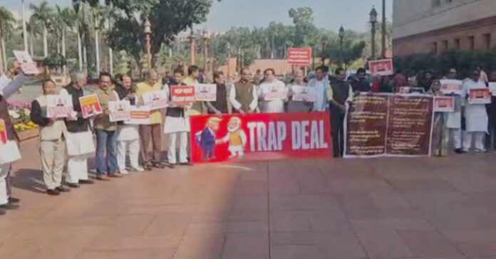MPs protest in front of Parliament over trap deal