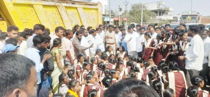 పురుగుల అన్నం మాకొద్దు