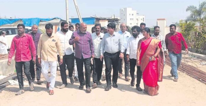 నలుగురు వైద్యాధికారుల సస్పెన్షన్