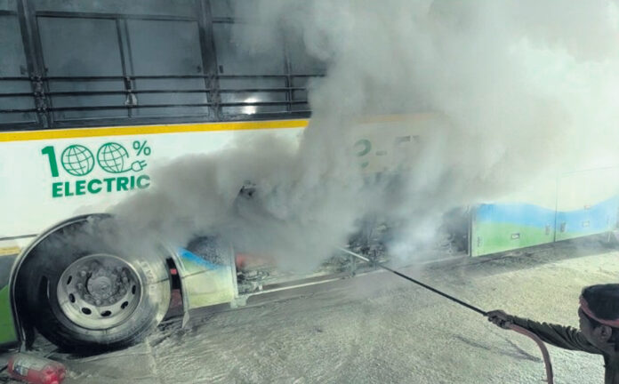 హనుమకొండలో తప్పిన పెను ప్రమాదం