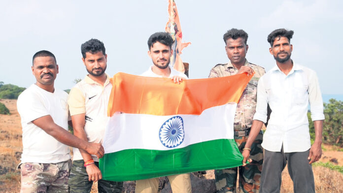 గోవా శిఖరాగ్రాన తెలంగాణ గిరిజన బిడ్డ సాహసం