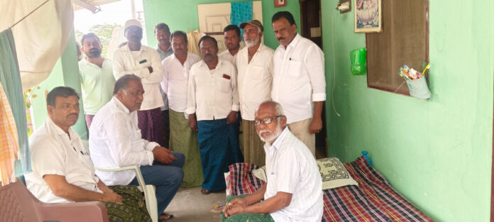 Donors provide financial support to badminton coach Amaresi Lingaiah