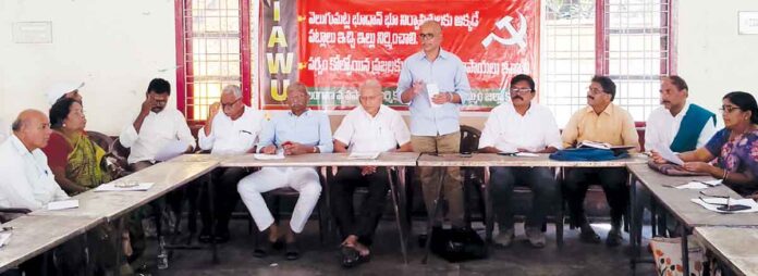 వెలుగుమట్ల నిర్వాసితుల ఇండ్ల సాధనకు పోరాడుతాం