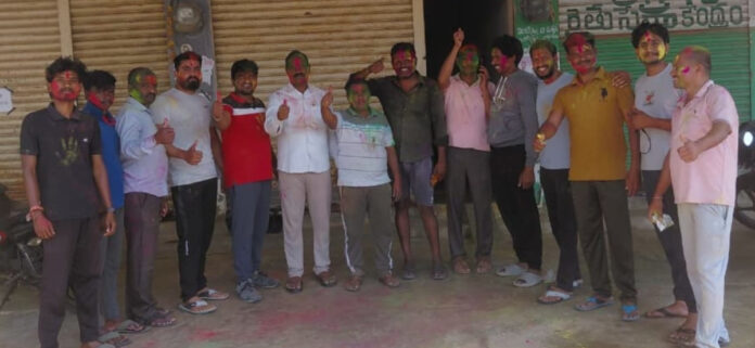కాటారంలో ఘనంగా హోలీ వేడుకలు