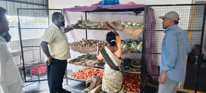 పూలే బాలుర పాఠశాలను ఆకస్మిక తనిఖీ చేసిన తహసీల్దార్