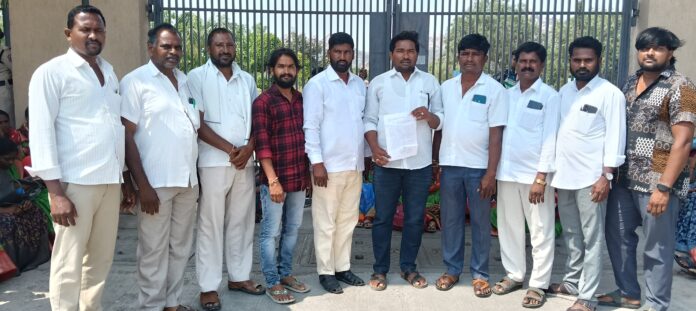 అధికారుల నిర్లక్ష్యంతో నిలిచిన దళిత బంధు నిధులు…?