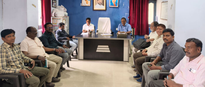 దేవాదాయ భూమిలో అక్రమ నిర్మాణాలను ఆపాలి