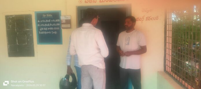 అధికారిక ఉత్తర్వులు లేకుండానే గ్రంథాలయం మూసివేతకు యత్నం