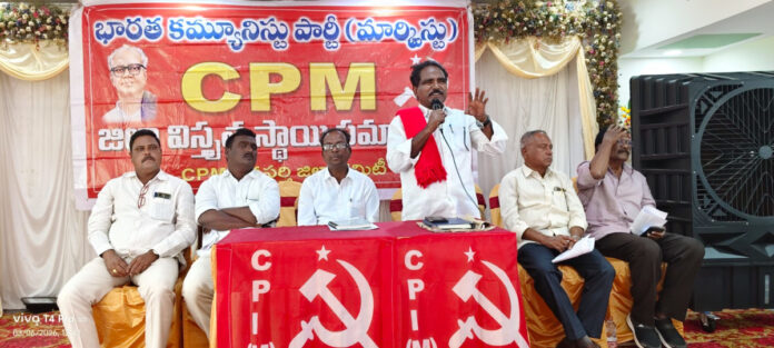 Strengthening the party through public struggles