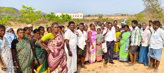 The problems of employed workers should be solved.