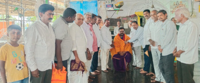 A grand tribute to the chief priests of the temple