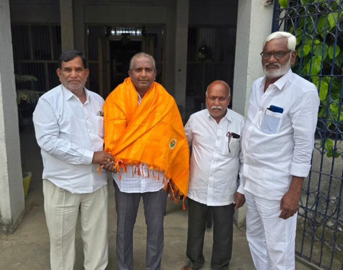 కాంగ్రెస్ పార్టీ జిల్లా కార్యదర్శికి సన్మానం