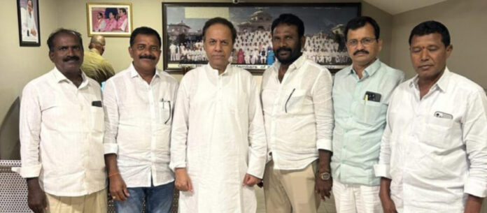 Sarpanches meet MP Suresh Reddy