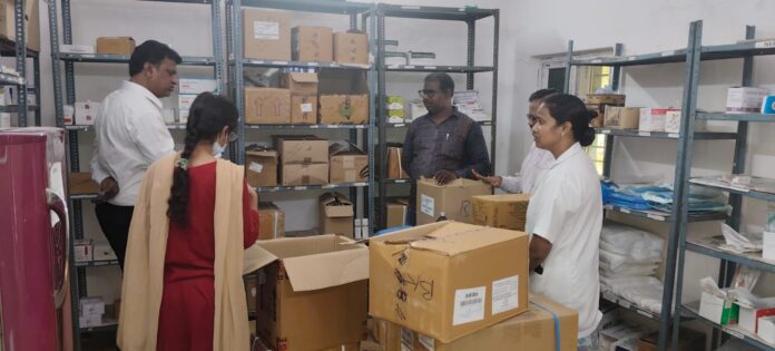 పీహెచ్సీని ఆకస్మిక తనిఖీ చేసిన డిప్యూటీ డీఎంహెచ్వో..