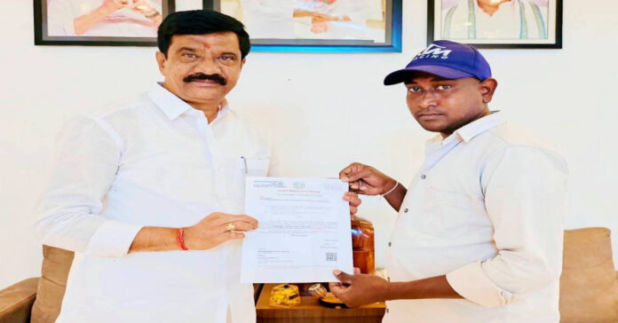 MLA Vemula hands over LoCs to beneficiaries