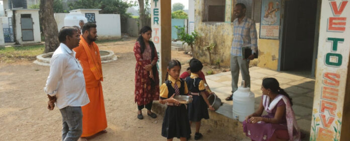 ప్రాథమిక పాఠశాలను సందర్శించిన సర్పంచ్, ఉప సర్పంచ్