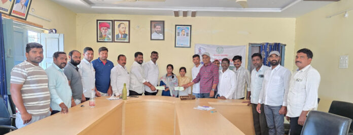 ఉప్లూర్ లో కల్యాణ లక్ష్మి చెక్కుల పంపిణి