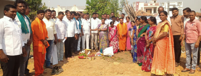 గ్రామ మహిళా సమైక్య భవనాలకు భూమి పూజ
