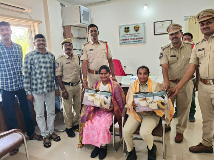 పోలీస్ స్టేషన్లో ఘనంగా మహిళా దినోత్సవం