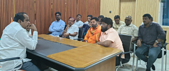 Journalists who met MLA Bhupathi Reddy