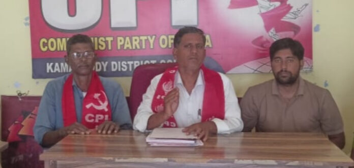 మున్సిపల్ ఉద్యోగిని అవమానించిన ఘటనపై క్షమాపణ చెప్పాలి