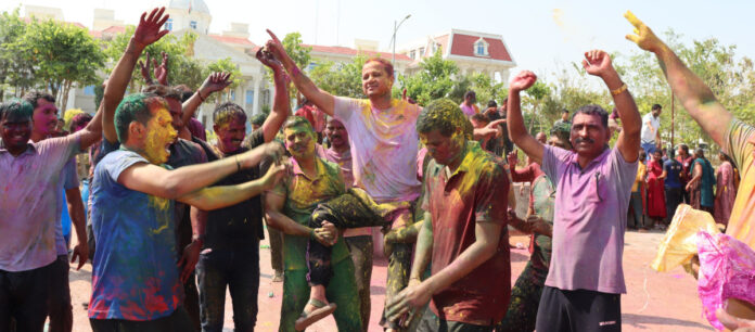 జిల్లా పోలీస్ కార్యాలయంలో ఘనంగా హోలీ వేడుకలు