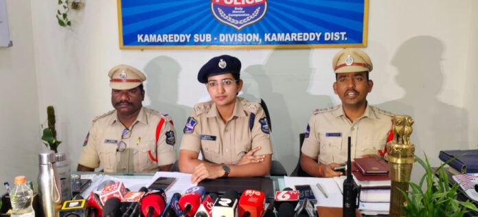 కన్నకూతుళ్లను చెరువులో నెట్టి చంపిన కిరాతక తండ్రి