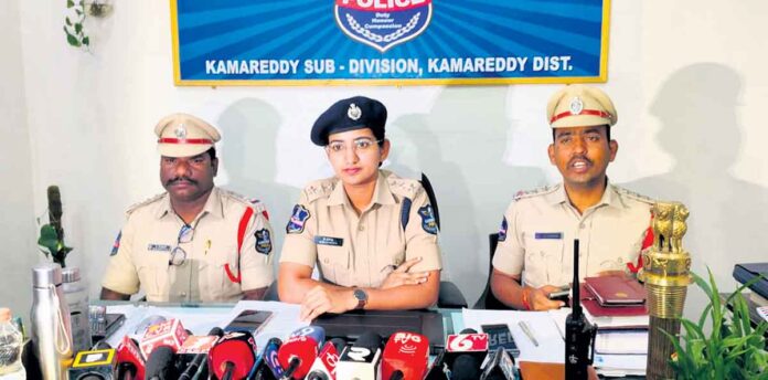 ముగ్గురు కుమార్తెలను హత్య చేసిన తండ్రి అరెస్ట్