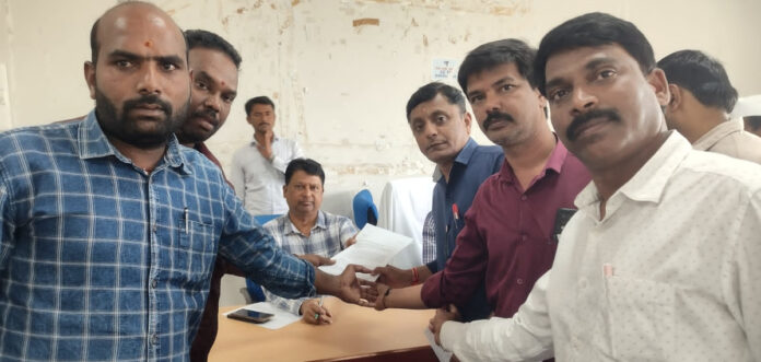 పెండింగ్ ఫీజులను వెంటనే విడుదల చేయాలి