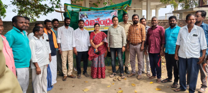 చల్లగర్గలో చలివేంద్రాన్ని ప్రారంభించిన తహసీల్దార్