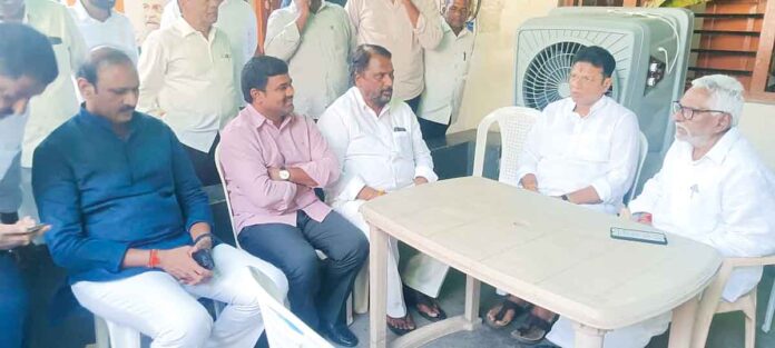 ఫలించని చివరి బుజ్జగింపులు