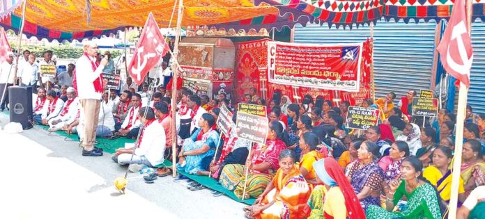 పాత పద్ధతిలోనే ఉపాధి హామీని కొనసాగించాలి