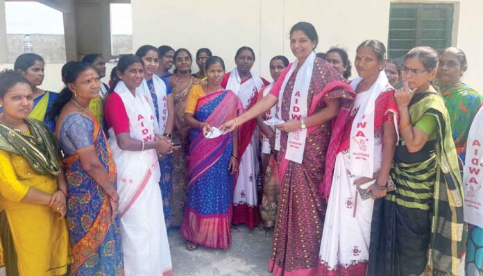 మహిళలకు 33శాతం రిజర్వేషన్ అమలు చేయాలి