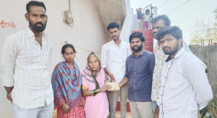 Friend dies.. Group of friends support the family