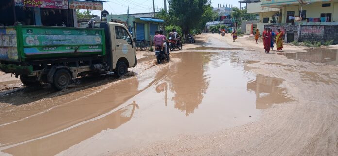 అకాల వర్షం.. నేలరాలిన పంట