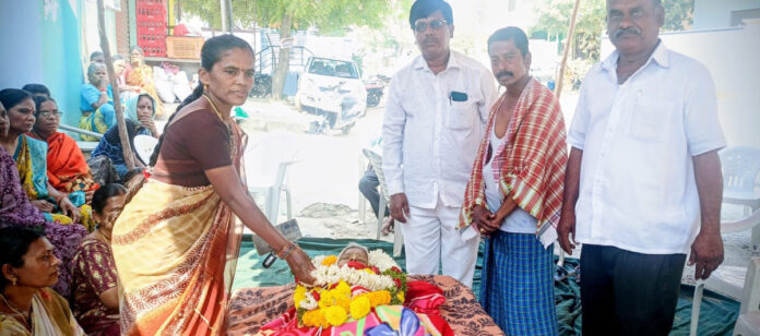 బల్ల సుశీలకు నివాళులు అర్పించిన సర్పంచ్ యాకమ్మ