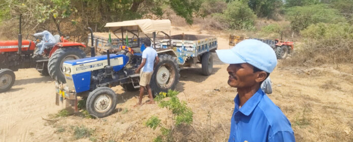Tractors transporting illegal sand seized