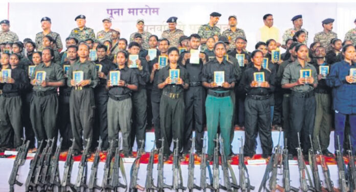 వికాస్ సహా 15మంది మావోయిస్టుల లొంగుబాటు