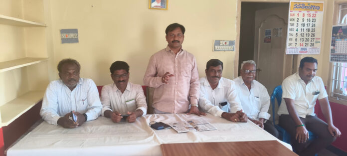 మార్క్ ఫెడ్ ద్వారా వెంటనే మొక్కజొన్న కొనుగోలు కేంద్రాలు ఏర్పాటు చేయాలి