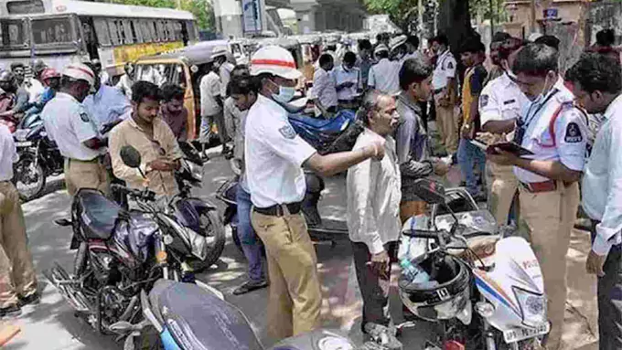 చలాన్లపై తెలంగాణ సర్కార్ కొరడా..డ్రైవింగ్ లైసెన్స్, ఆర్సీ ఫ్రీజ్..!