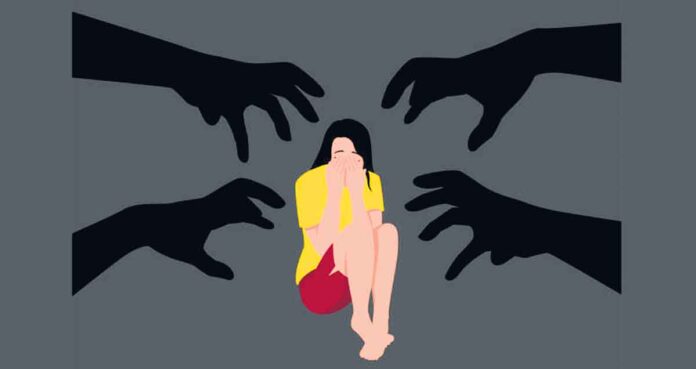 మత్తు చాక్లెట్లు తినిపించి దారుణం