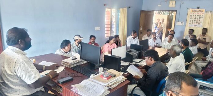 పిడిఎస్ బియ్యం పంపిణీపై సమీక్ష సమావేశం