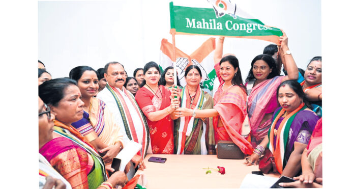 పార్టీలో, ప్రభుత్వంలో మహిళలకు సముచిత స్థానం